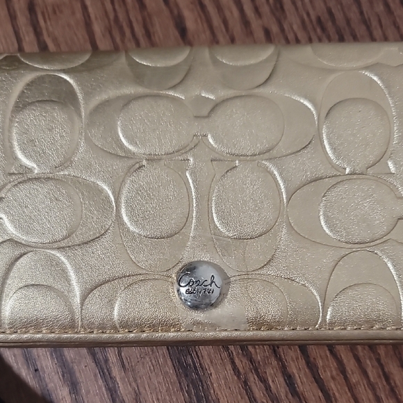 ๐๐๐Coach Gold Embossed Wristlet Wallet Signature Monogram Leather - Picture 2 of 12